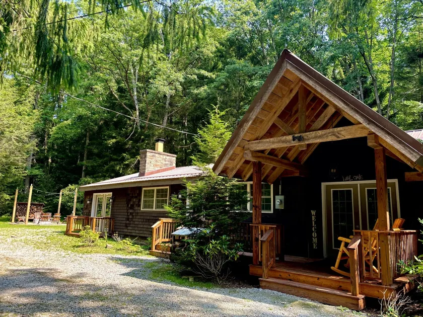 Hemlock Lodge Hot Tub, Fire Pit & Game Room! - Image 1