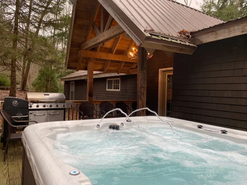 Lodge w/Private Stream, HotTub, Firepit, Game Room - Image 1
