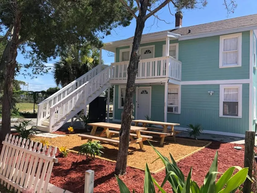 Beachside Cottage Walk 2Beach/Ocean Center PETS OK - Image 1
