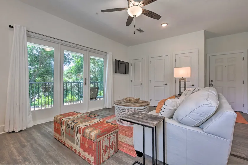 Bright Condo w/ Pool, 3 Blocks to Santa Rosa Beach - Image 1