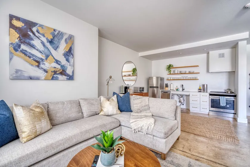 N Vancouver 101 | Open Layout • 2 Beds • 1 Bath - Image 1