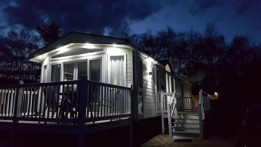 Interstellar - Hot Tub Lodge - Image 1