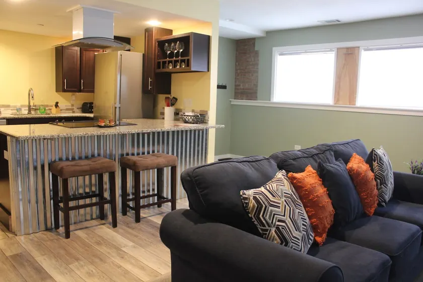 Apartment in Kalamazoo + WI-Fi + Garage + Laundry - Image 1