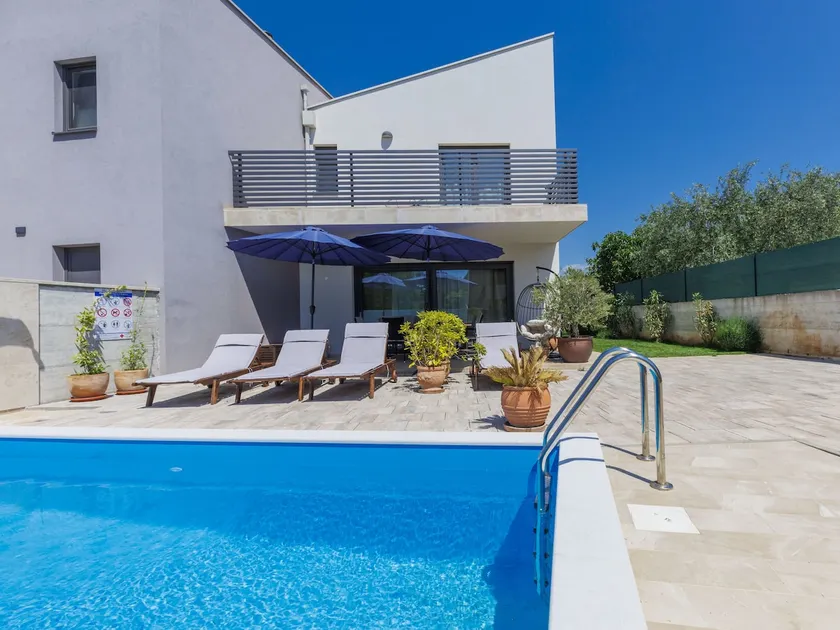 Moderne Villa Leonardo mit Pool im Freien - Image 1