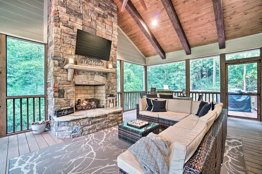 Hootenanny at Horton Creek: Creekside Escape! - Image 1