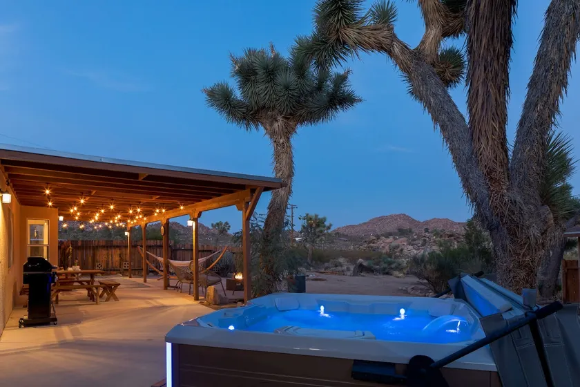 Sage & Stardust – Hot Tub, Yoga Studio, Near Park - Image 1