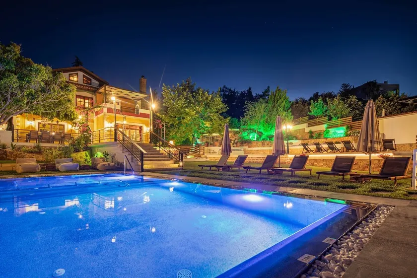 Villa Staras - With Private Heated Pool & Jacuzzi - Image 1