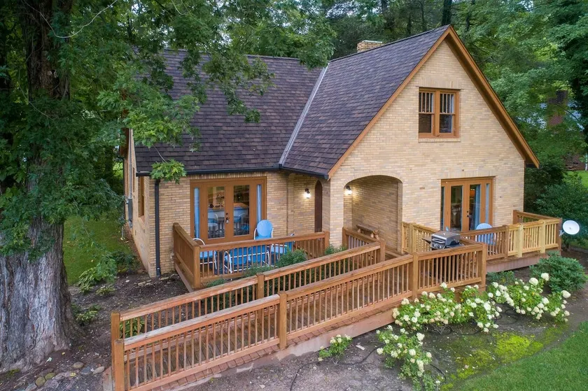 Sylva Stroll - Quaint, Historic, Mountain Home in the Heart of the Downtown - Image 1
