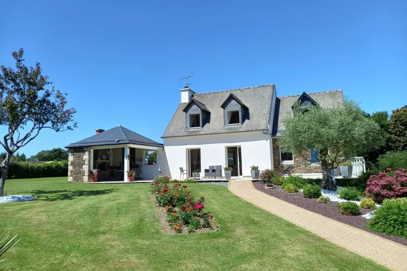 Peaceful Garden Retreat, Epiniac - Image 1