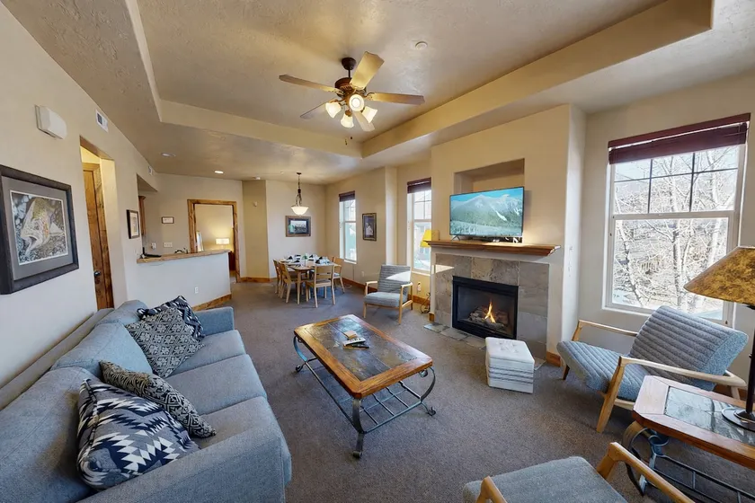 Foxpoint condo - Image 1