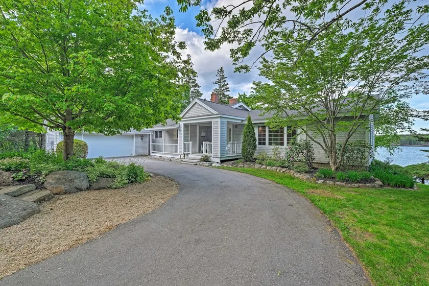 Lovely Waterfront Owls Head Home w/ Own Beach - Image 1