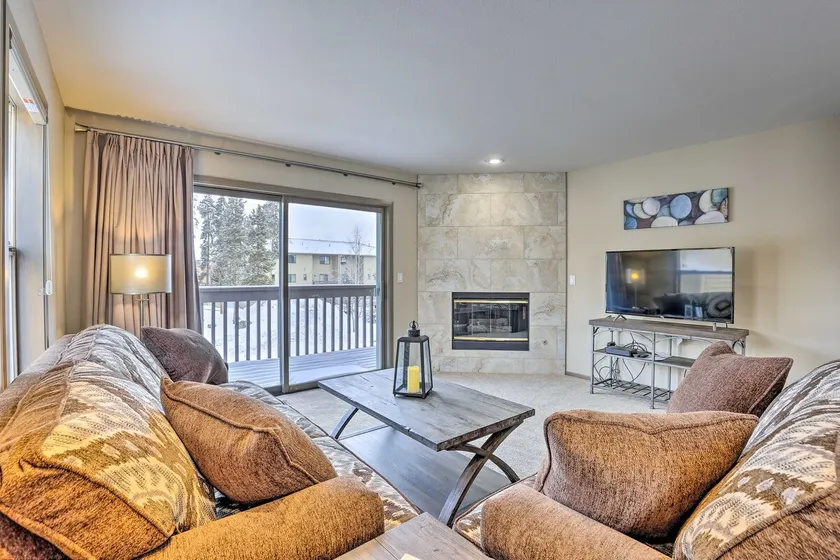 8 Mi to Copper Mtn: Sleek Frisco Townhome w/ Views - Image 1