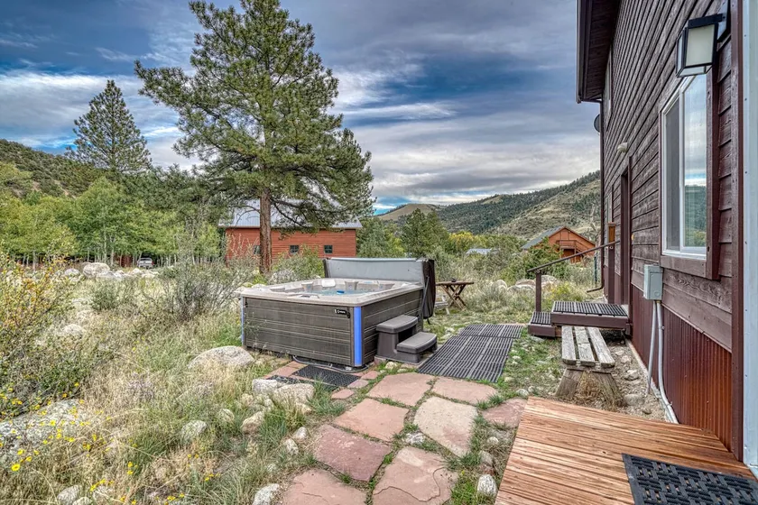 Hot Tub • Dog Friendly • Mountain Views - Image 1