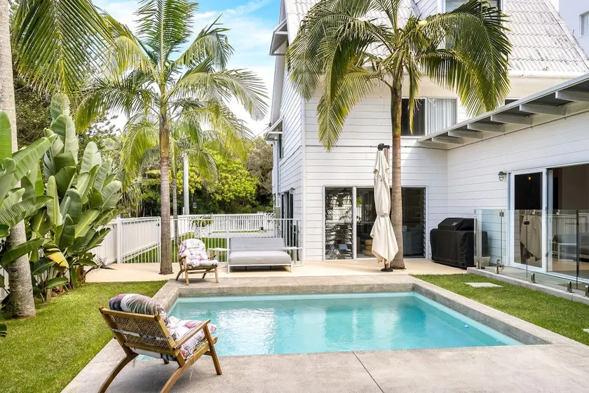 Barra Luxe Beach House 4BR Yaroomba Beach Stay - Image 1