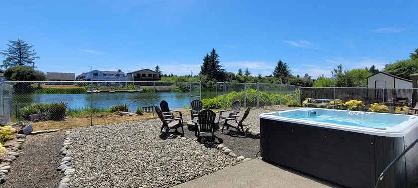 Canal Front - Hot Tub, Private Dock, Fully Fenced! - Image 1