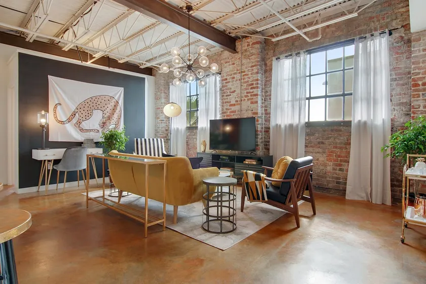 Warehouse District | Stylish Two Bedroom + Laundry - Image 1