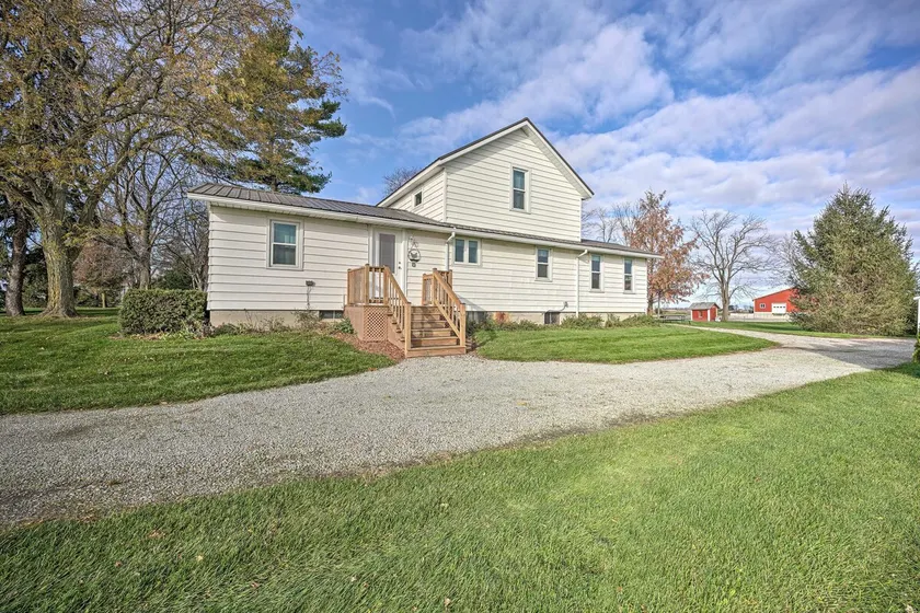 'Rise and Shine Farm' in Goshen w/ BBQ & Fire Pit! - Image 1