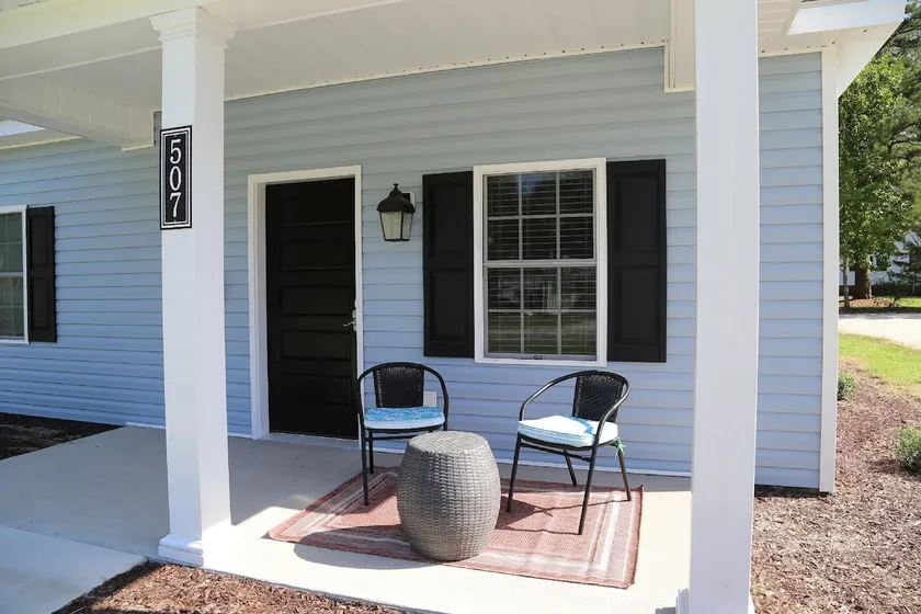 Rest Easy at The Enfield Sanctuary | Near I-95 - Image 1