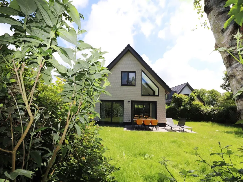 Bungalow in Texel near National Park - Image 1