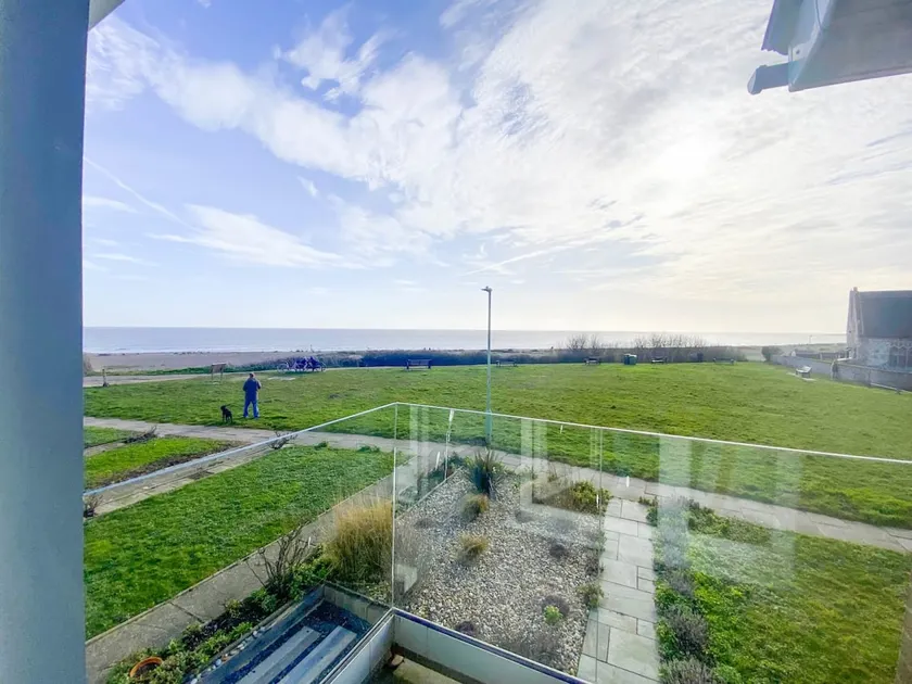 4 Sea View Walk, Pakefield - Image 1