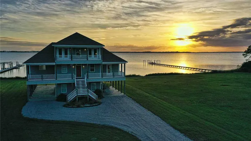Dolphin Lookout (Sound Front House w Boat Lift) - Image 1