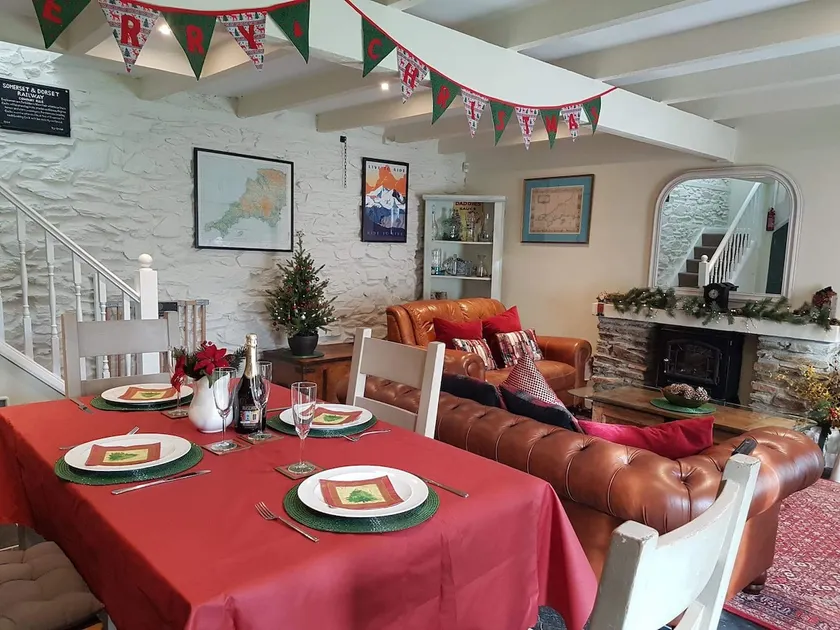 2 Bedroom Cottage Close to Perranporth Beach - Image 1