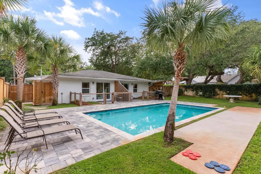 2 Bedroom Condo, Big Pool - Image 1