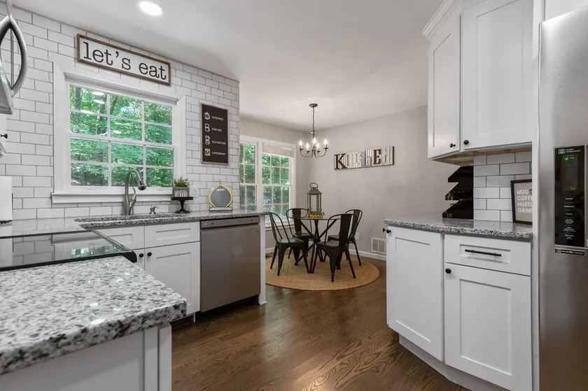 Cozy Getaway: Extended Stay, 5BR Open Air Near DT - Image 1