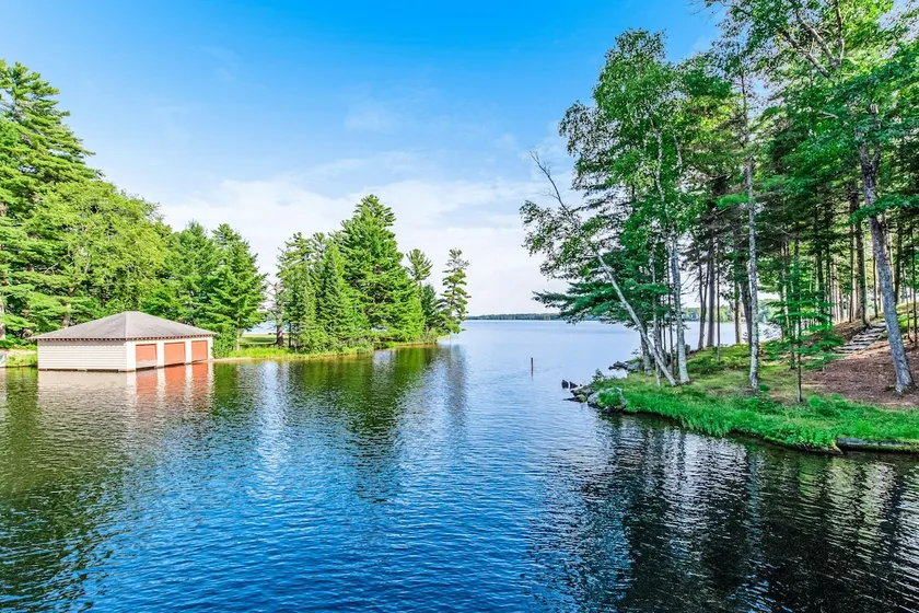 Lakefront Getaway with Balcony & Boat Access - Image 1