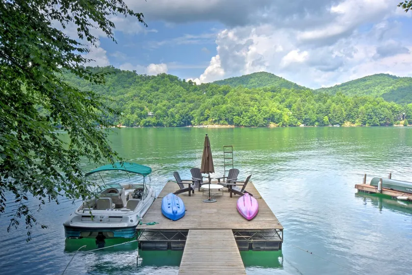 Nantahala Lake Family Home w/ Private Dock & Views - Image 1