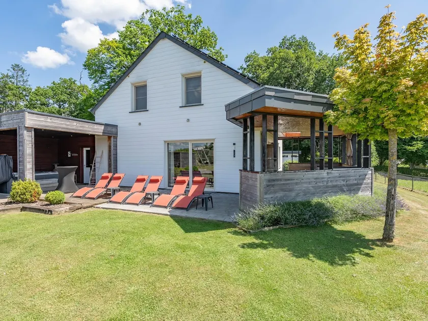 Holiday home in Nadrin, Filly with garden and spa - Image 1