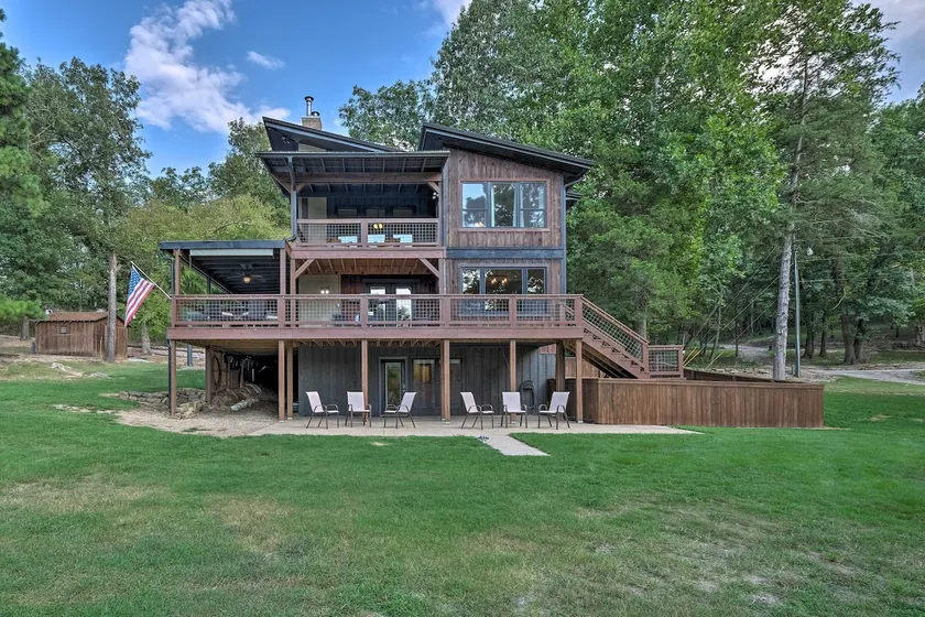 Waterfront Beaver Lake Hideaway w/ Kayaks & More! - Image 1