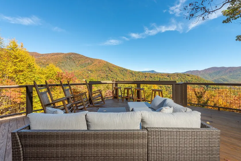 Sky High at Laurel Ridge | Post & Beam Cabin With Long-range Mountain Views! - Image 1