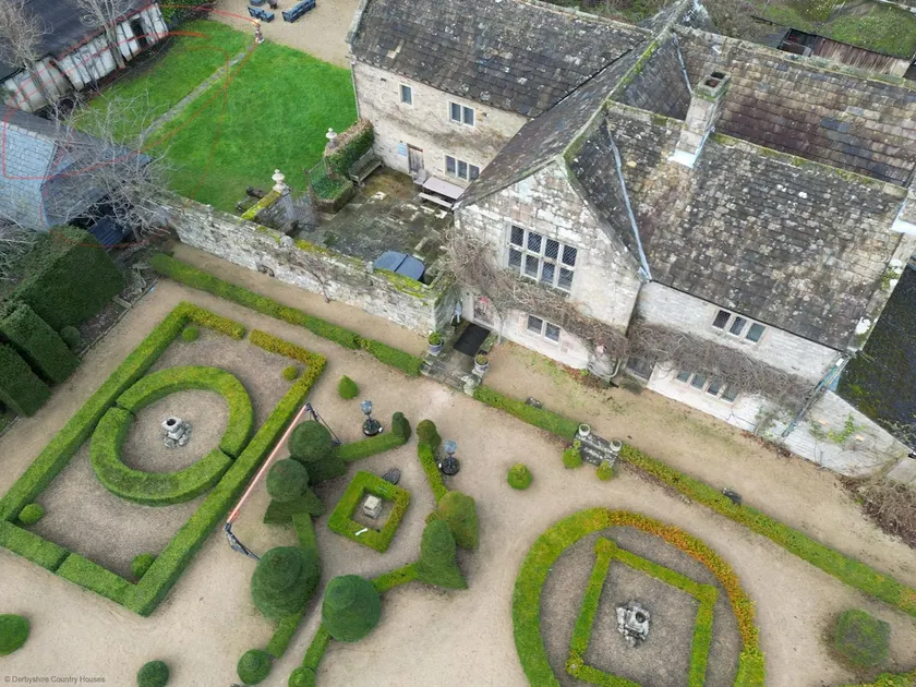 Peak District Manor: Pool + Hot Tub + Fire Pit - Image 1