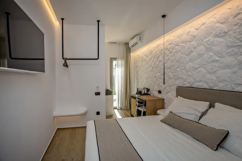 Levantes Luxury Suites I - Image 1