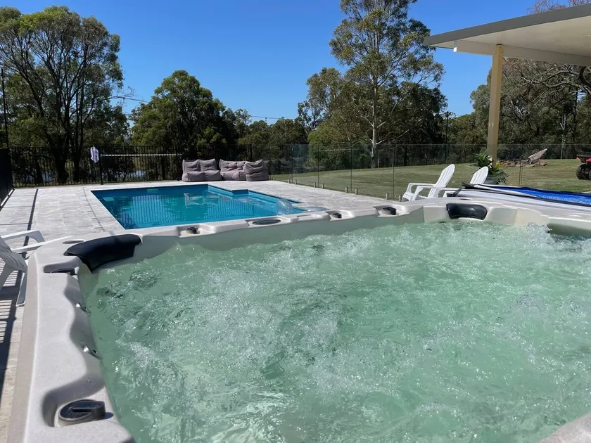 Farmstay vineyard fam retreat pool spa firepit - Image 1