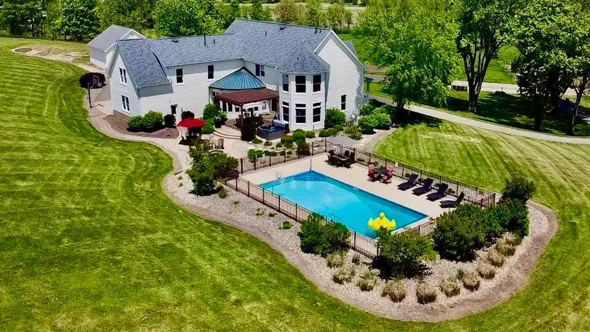 Liberty Hill Lodge, Hot Tub & Pool - Image 1