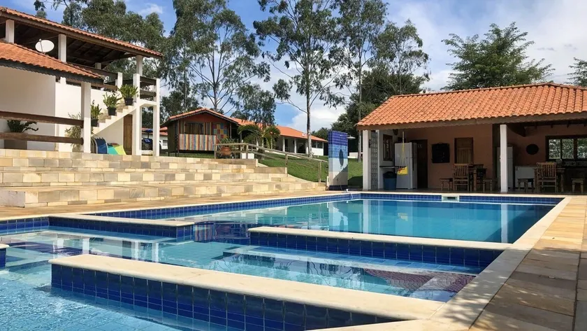 Cozy Farmhouse with Pool and Wi-Fi - Image 1
