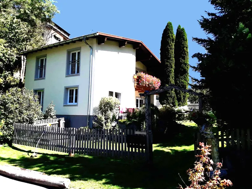 Quietly located apartment with garden - Image 1