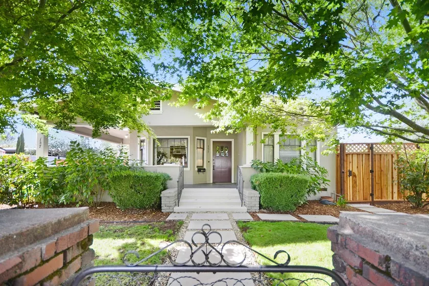 Bungalow At Sonomas Historic Plaza! - Includes Wine Tasting Passport - Image 1