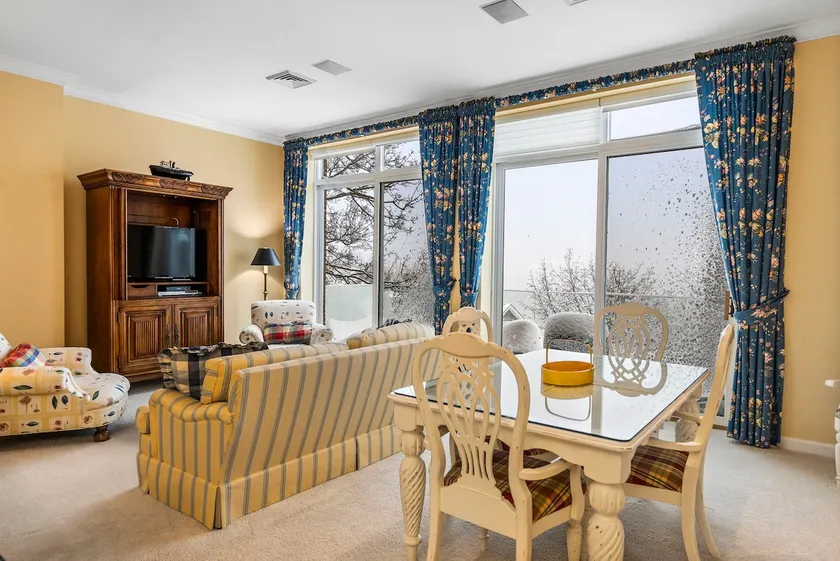 Bank Penthouse Suite 12 - IN TOWN - Bay View! Elevator - Image 1