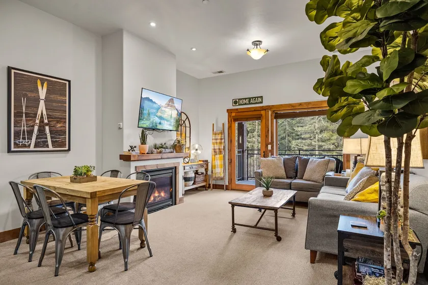 Wonderful views/AC for hot summer days! - Image 1