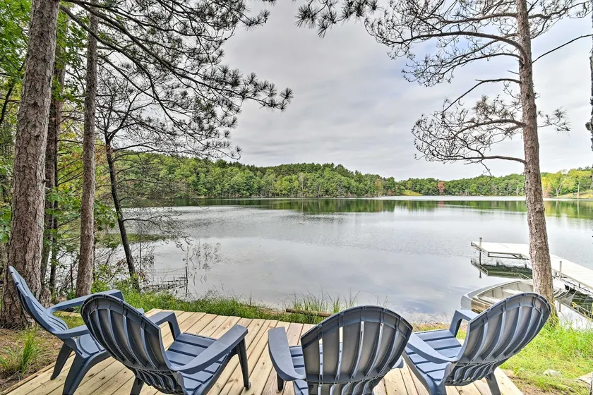Quiet Retreat on Lake w/ Kayaks, Boats + Bikes! - Image 1