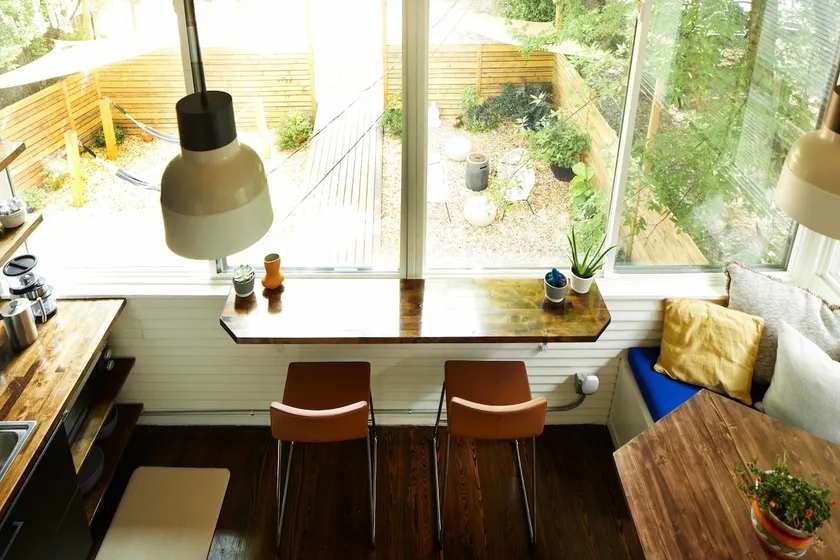 Apt3 Charles - Modern Fun Sun-filled Loft - Image 1