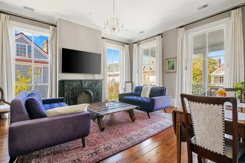 Modern, Stylish 2b/2b, Walk to King! - Image 1