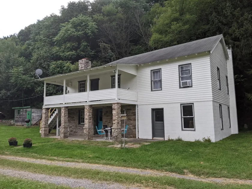 Caretaker's Cottage: 4 BR Pet Friendly River View - Image 1