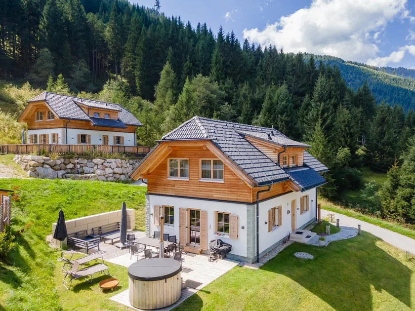 Cottage with sauna, hot tub and lounge set - Image 1
