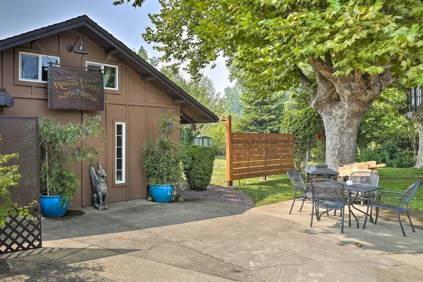 Private Modern Entertainment Getaway - Image 1