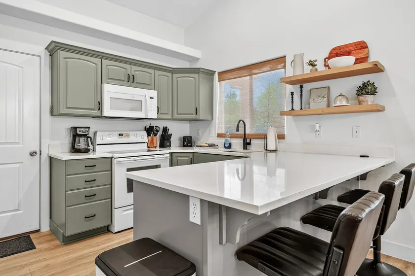 Near Zion • Remodeled 2BR • Sleeps 6 • Game Garage - Image 1