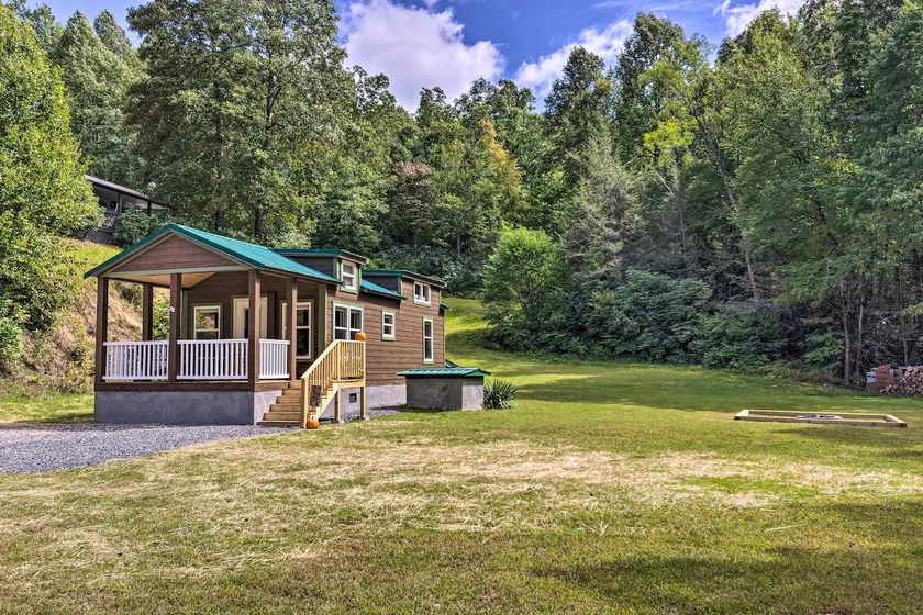 Quaint Mtn Cabin: Tiny Living Near Big Adventure - Image 1